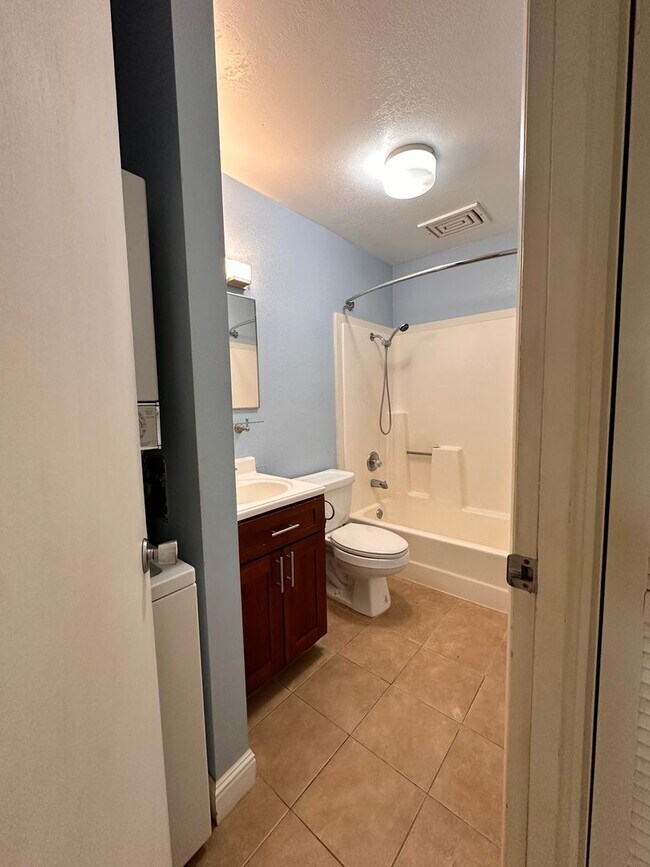 Foto del edificio - 2-bedroom and 1-bathroom - Located in Kapo...