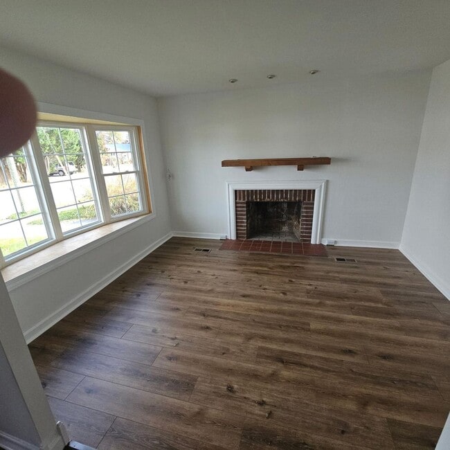 Photo - Elegant 5-Bedroom, 4-Bath Home with Expansive Living Spaces