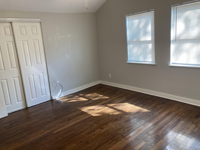 Photo - 1009 E Sherman Dr House