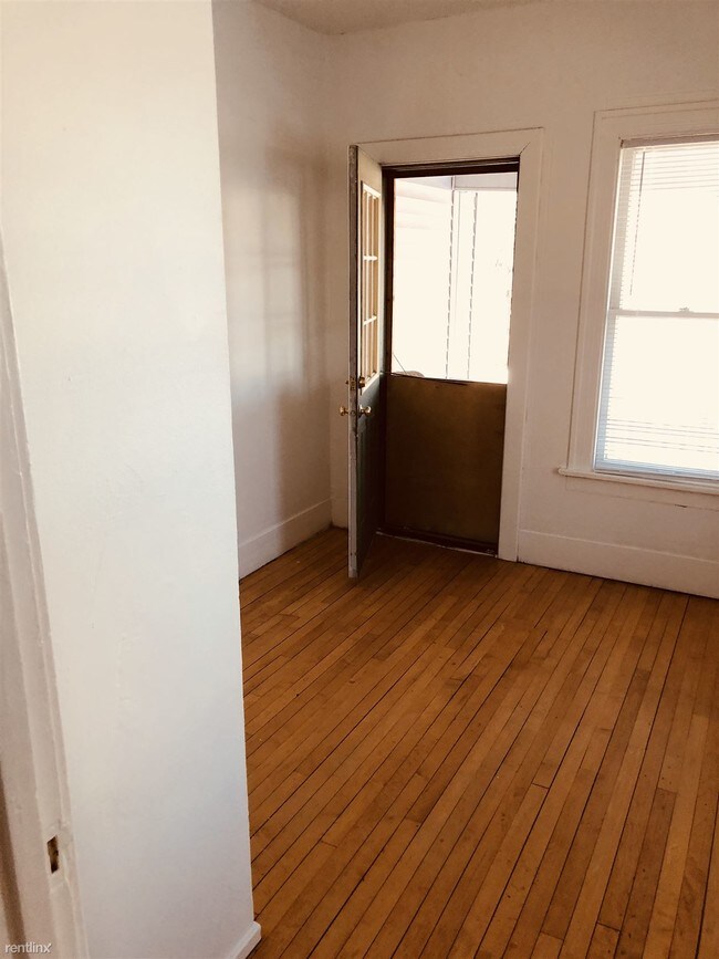 1 br, 1 bath 1010 12th Ave N near NDSU Apartment for Rent in Fargo