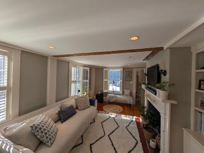 Building Photo - 15 Washington St