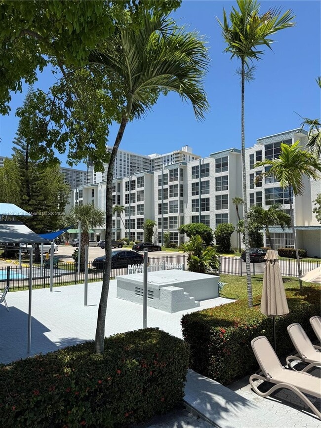 Building Photo - 17570 Atlantic Blvd
