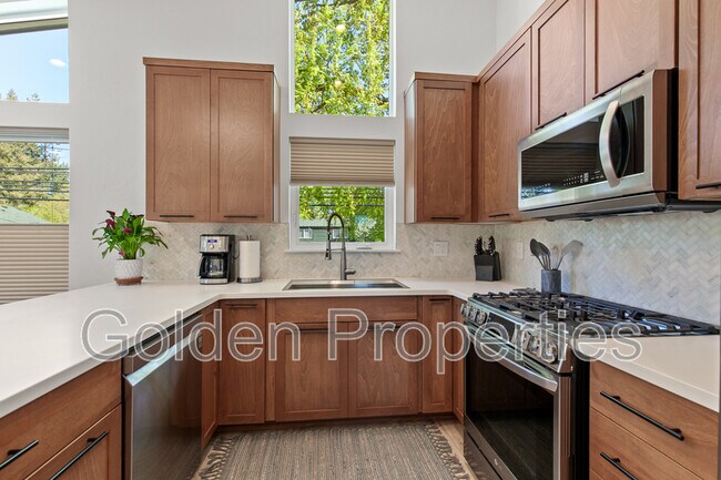 Foto del edificio - 1721 E Lakeside Ave