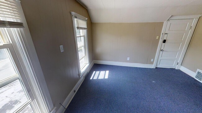 Building Photo - 706 Emmet St