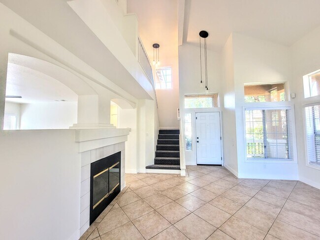 Foto del edificio - Gorgeous Paloma Del Sol Home - Newer paint...