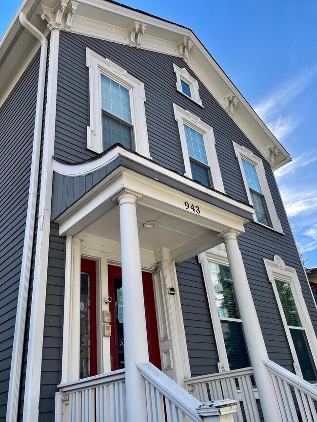 Foto del edificio - 943 Maple Ave