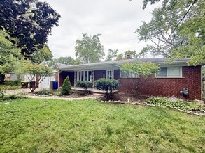 Building Photo - 2727 Oakdale Dr