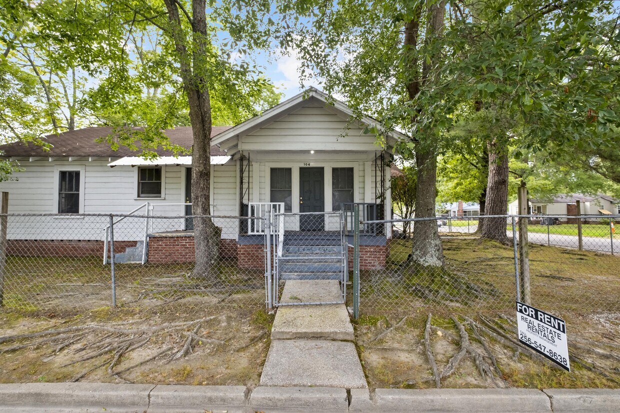 104 14th St N, Gadsden, AL 35903 House Rental in Gadsden, AL