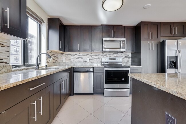 Building Photo - 29 1st St