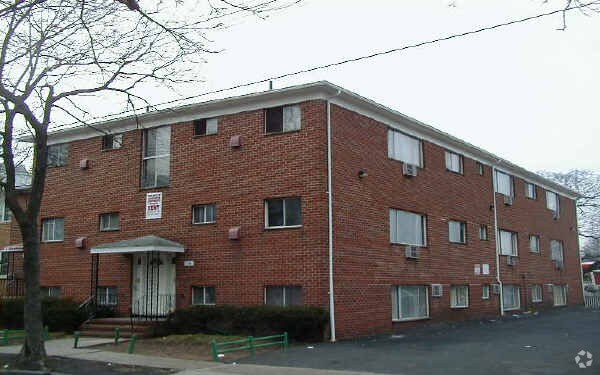 Primary Photo - 19 Bruen Ave