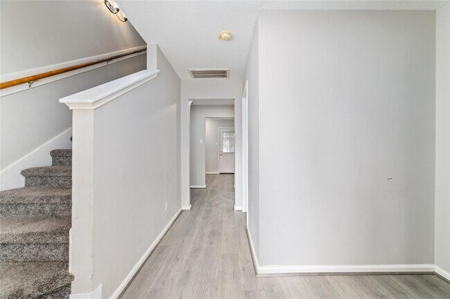 Foto del edificio - 10810 Meadow Walk Ln