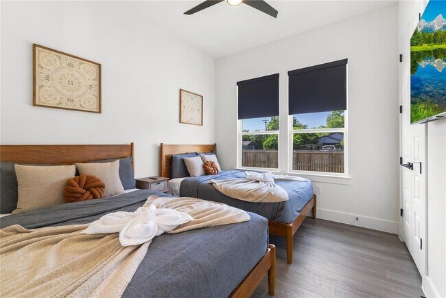 Foto del edificio - 4802 Angleton St