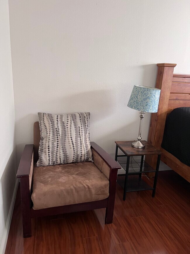 Sitting area - 8411 Parry Path