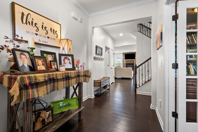 Foto del edificio - 6725 Pleasant Gate Ln