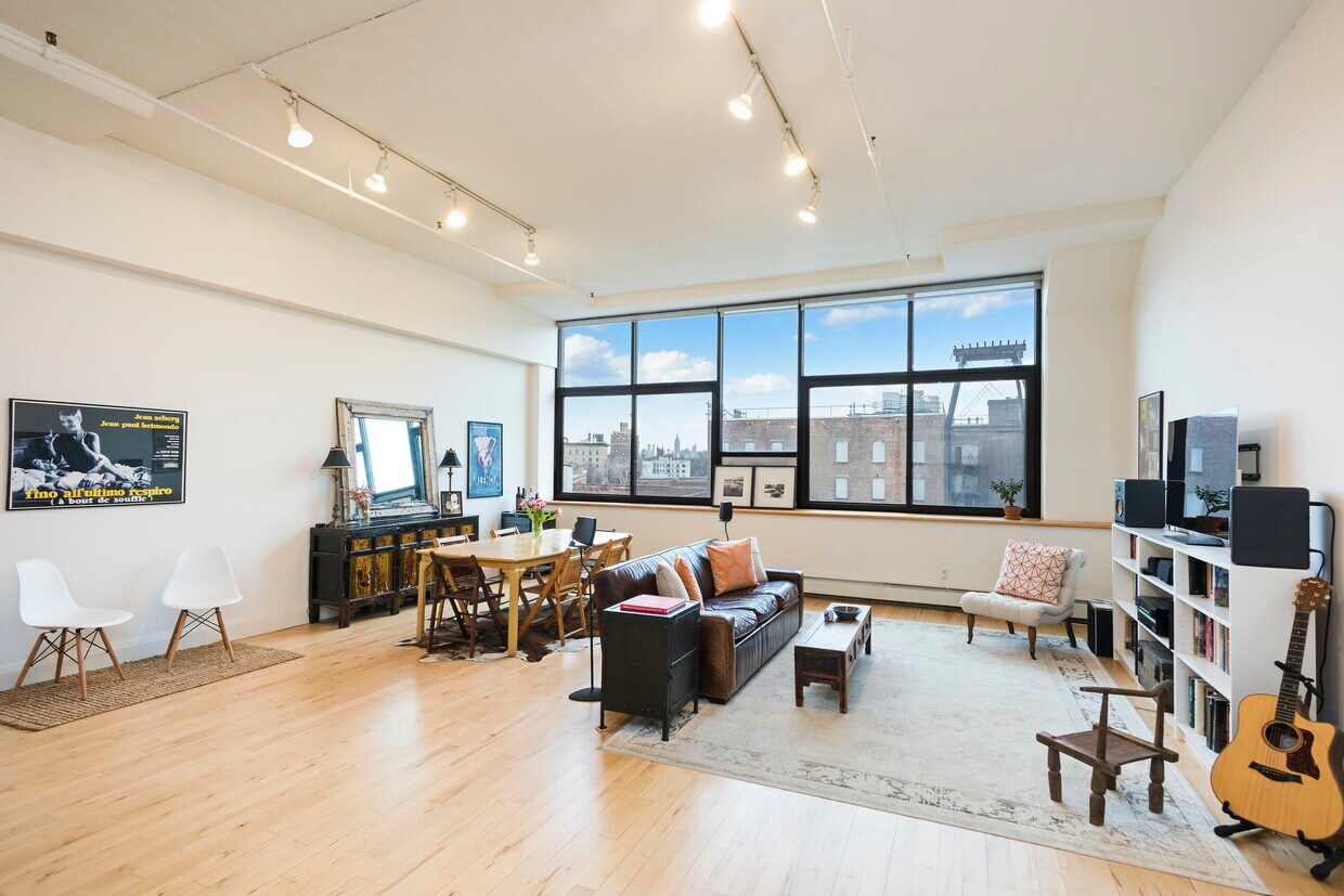 Primary Photo - Huge Prospect Heights Loft