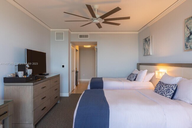 Foto del edificio - 455 Grand Bay Dr