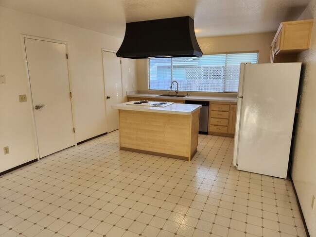 Foto del edificio - 5345 Eagan Ct