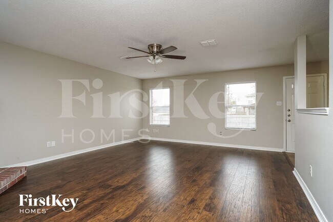 Foto del edificio - 2549 Barksdale Dr