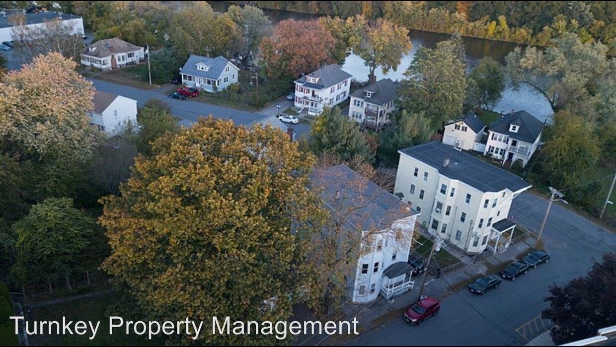 Primary Photo - 9-11 Beach St