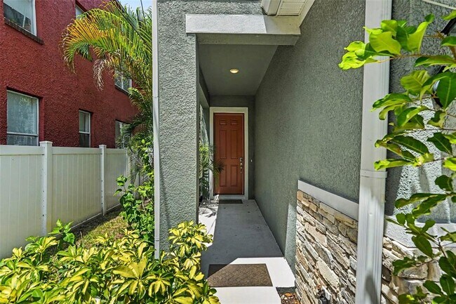 Building Photo - 109 S Newport Ave