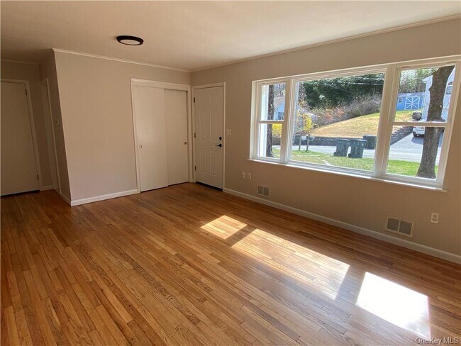 Foto del edificio - 18 Mountain Rd