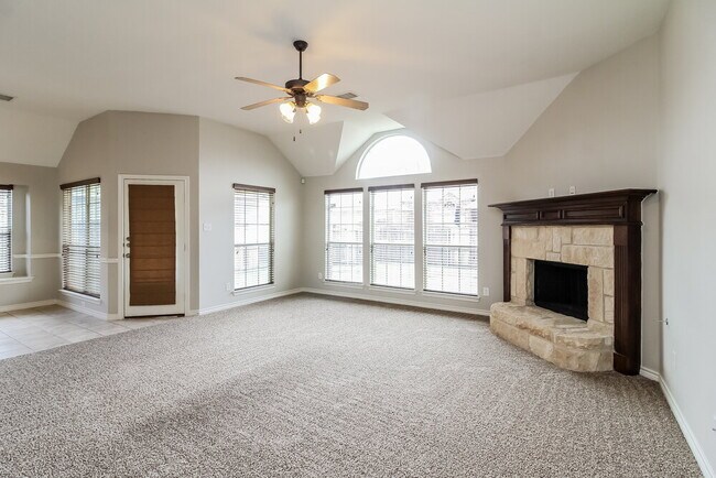 Foto del edificio - 211 Gatehouse Dr