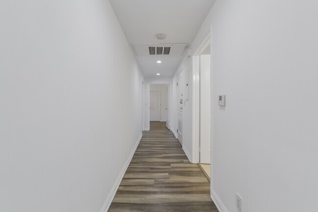 Foto del edificio - 10883 Rose Ave