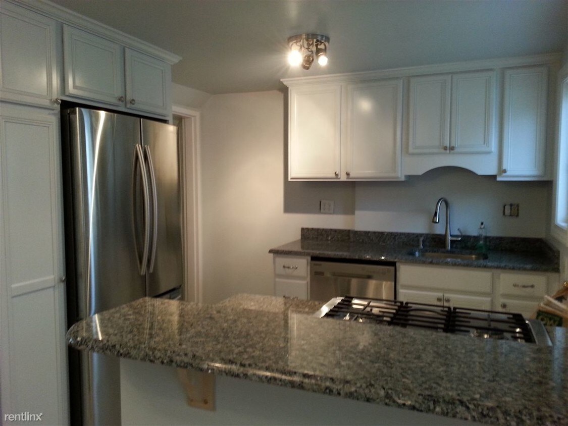 Primary Photo - 533 N Eton St