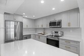 Foto principal - 5401 Collins Ave