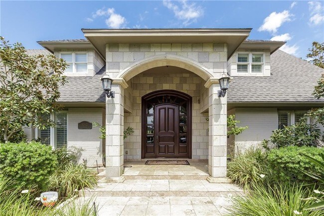 Foto del edificio - 5242 Greenbriar Dr