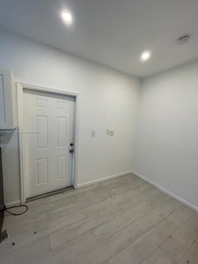 Foto principal - 6560 Sheridan St
