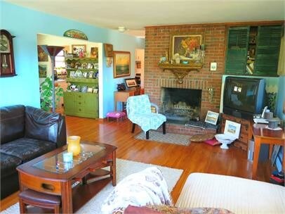 Primary Photo - 150 Maple St
