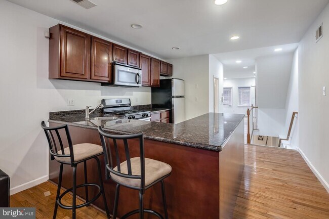 Building Photo - 1739 Annin St