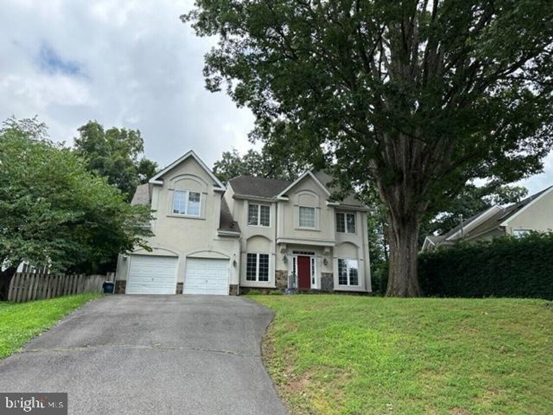 Primary Photo - Stunning 5BR House in Roundtree Estates