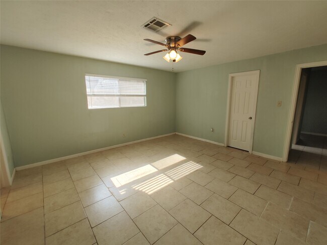 Foto del edificio - 633 Mosswood Dr