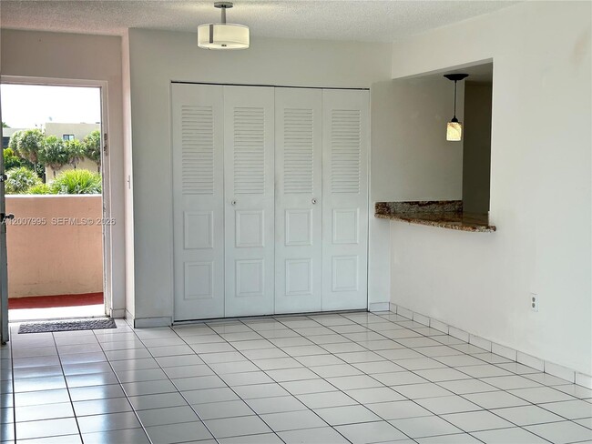 Foto del edificio - 802 NW 87th Ave