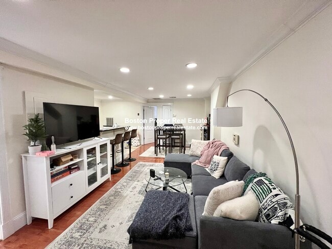 Building Photo - 85 Marlborough St