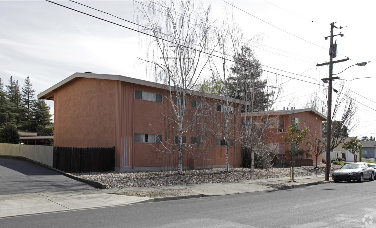 Building Photo - Coral Manor Apartments