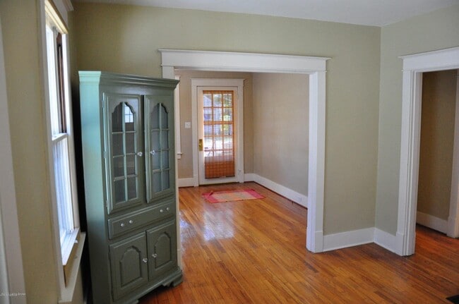 Foto del edificio - 3829 Elmwood Ave