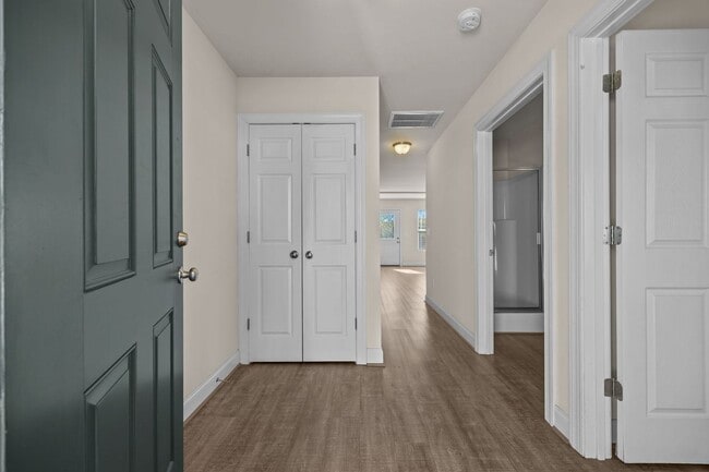 Building Photo - TWO BEDROOM UNIT FOR REDUCED RENTAL RATE!