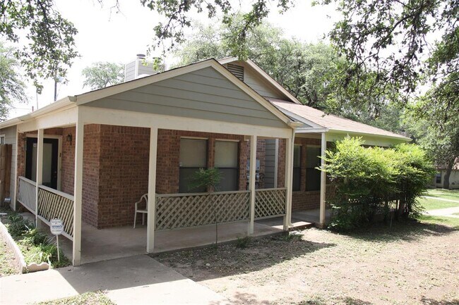 Foto del edificio - 7825 Beauregard Cir