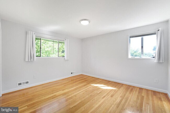 Foto del edificio - 6020 Cheshire Dr