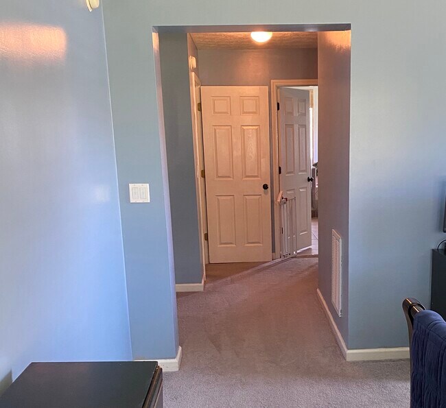 Suite principal - 1079 E Poplar St