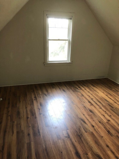 Building Photo - Newly Renovated 4 Bed/2 Bath Farmhouse in ...