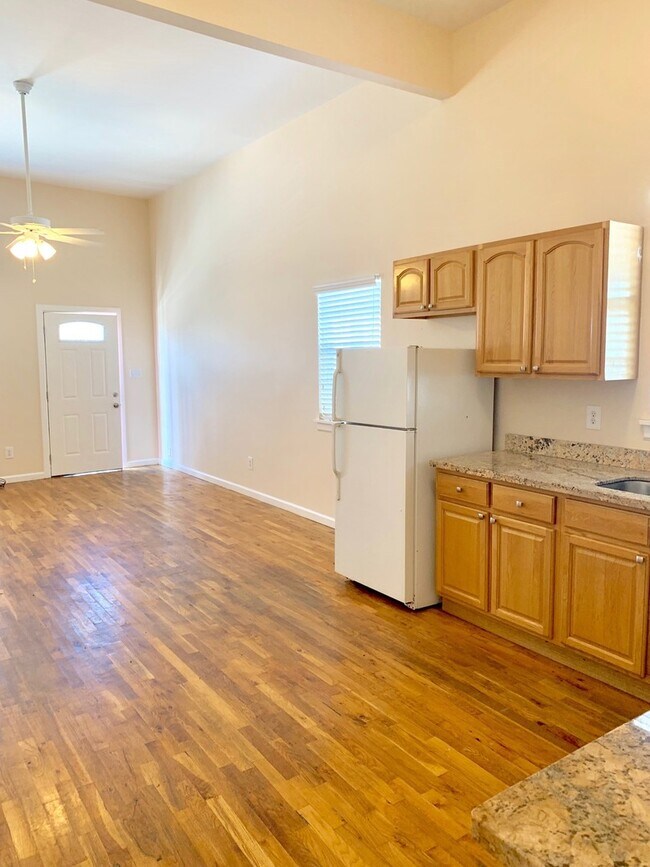 Building Photo - 2539-41 Gravier