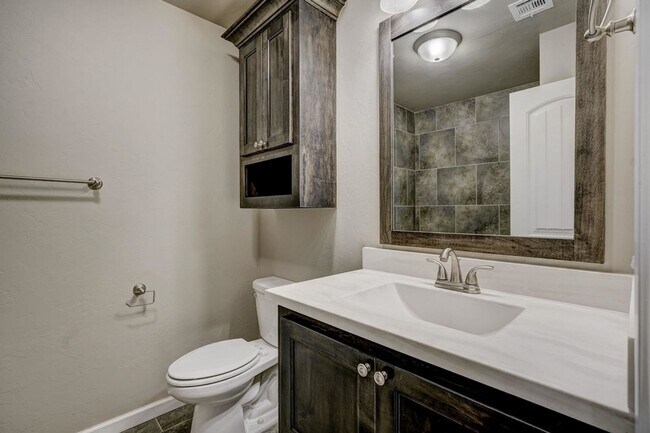 Foto del edificio - 1120 Garrett Farm Rd