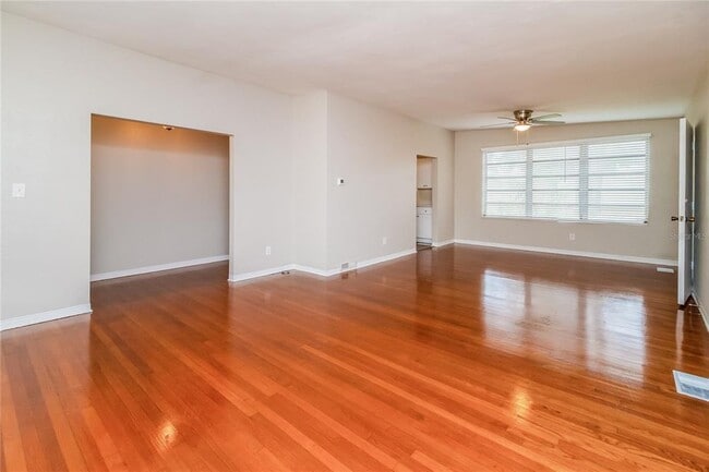 Building Photo - 408 N Blue Lake Terrace