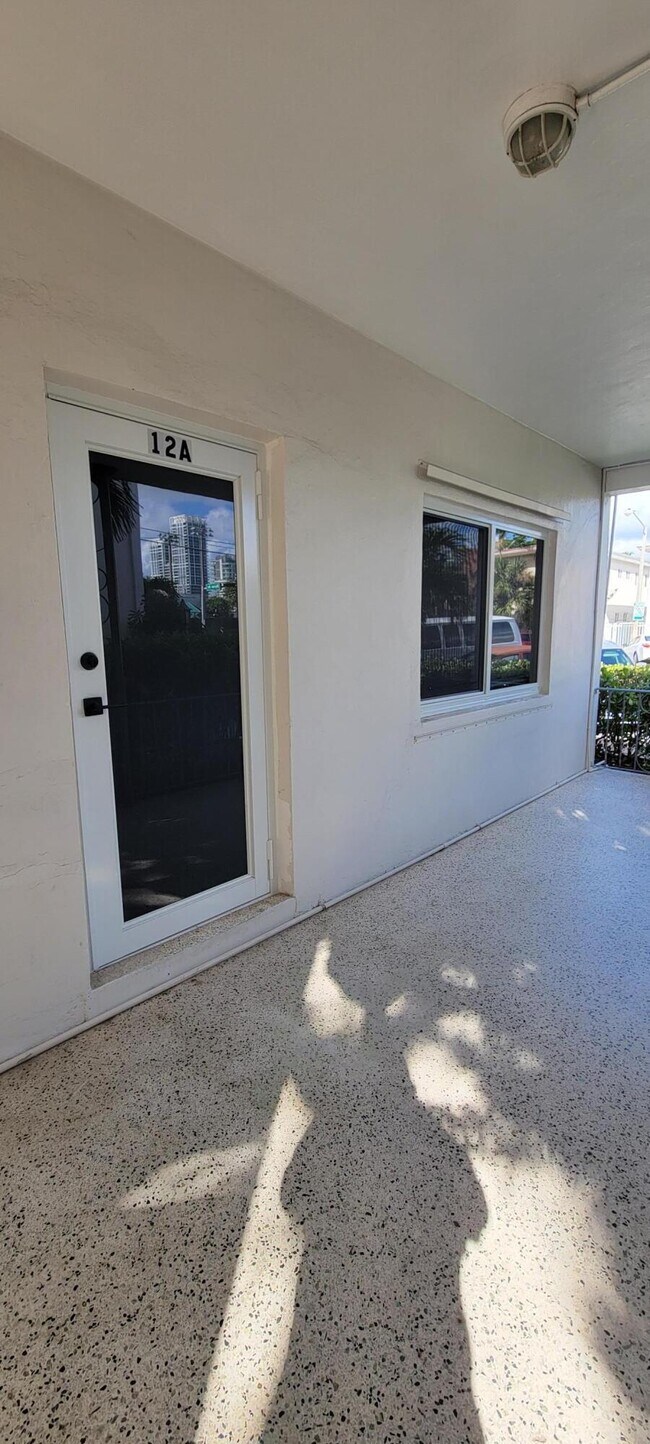 Building Photo - 7300 Byron Ave