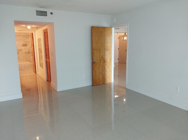 Building Photo - 9341 Collins Ave