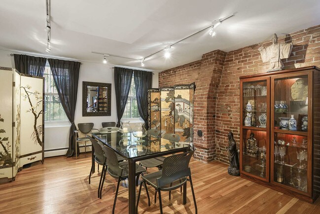 Foto del edificio - 158 W Brookline St